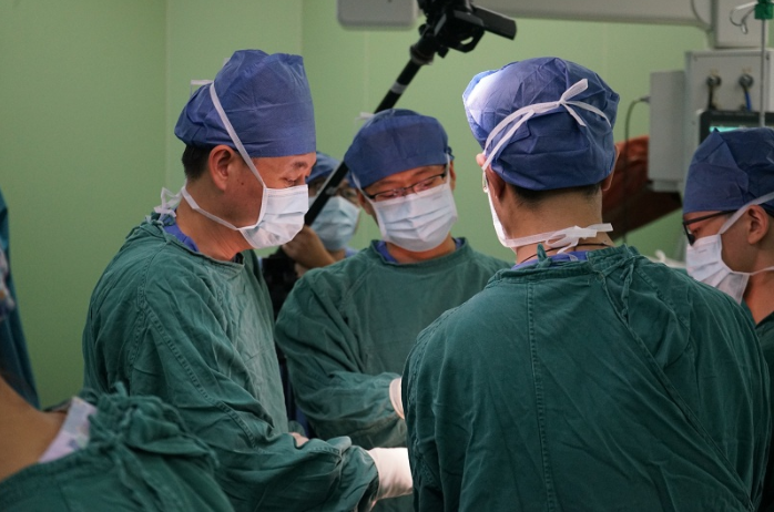 世界首例！四川大學(xué)華西醫(yī)院成功植入 3D打印分區(qū)骨小梁生物型膝關(guān)節(jié)假體